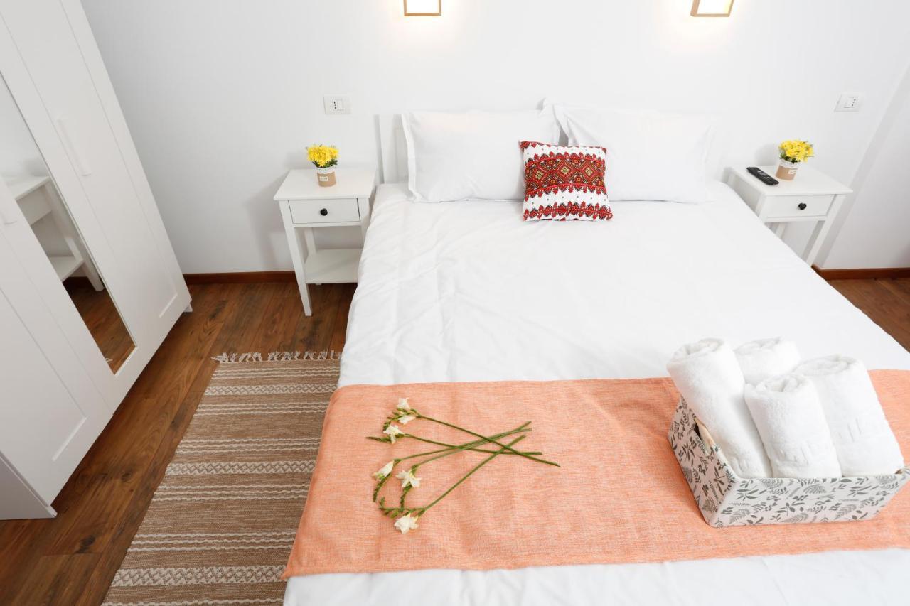Traditional Romanian Apartament Bucureşti