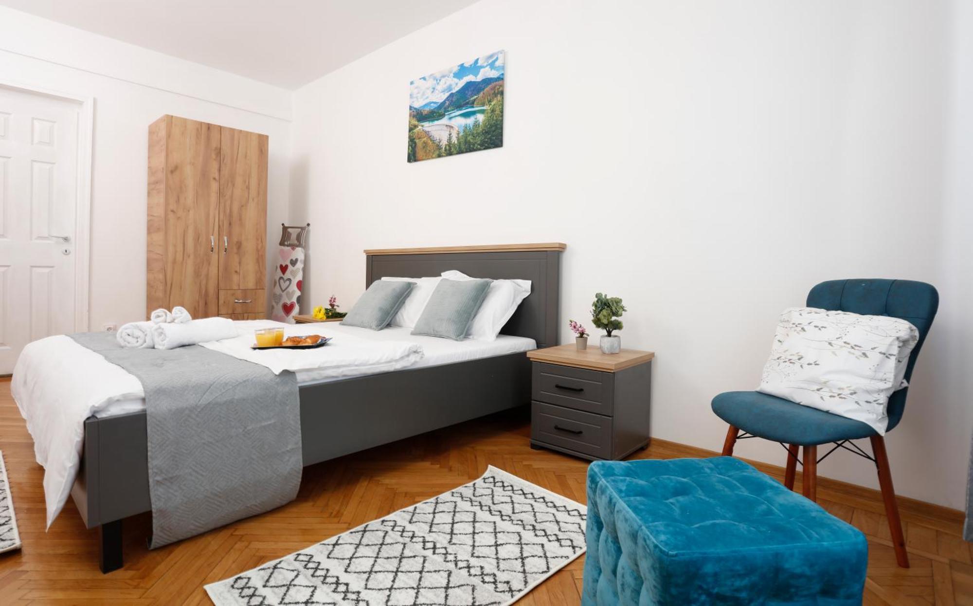 Traditional Romanian Apartament Bucureşti